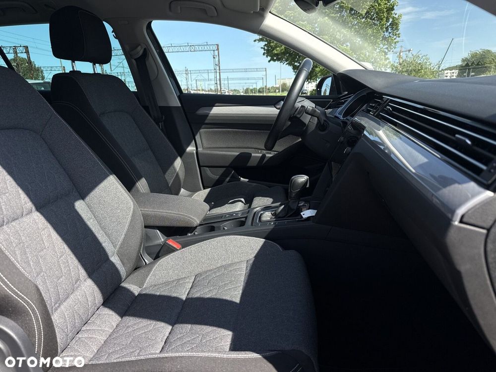 Volkswagen Passat Variant 2.0 TDI EVO Business DSG - 16
