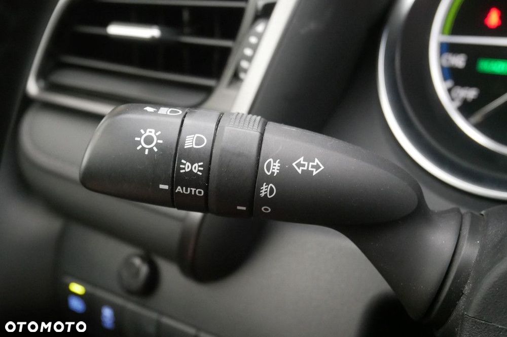 Toyota Camry 2.5 Hybrid Comfort CVT - 25