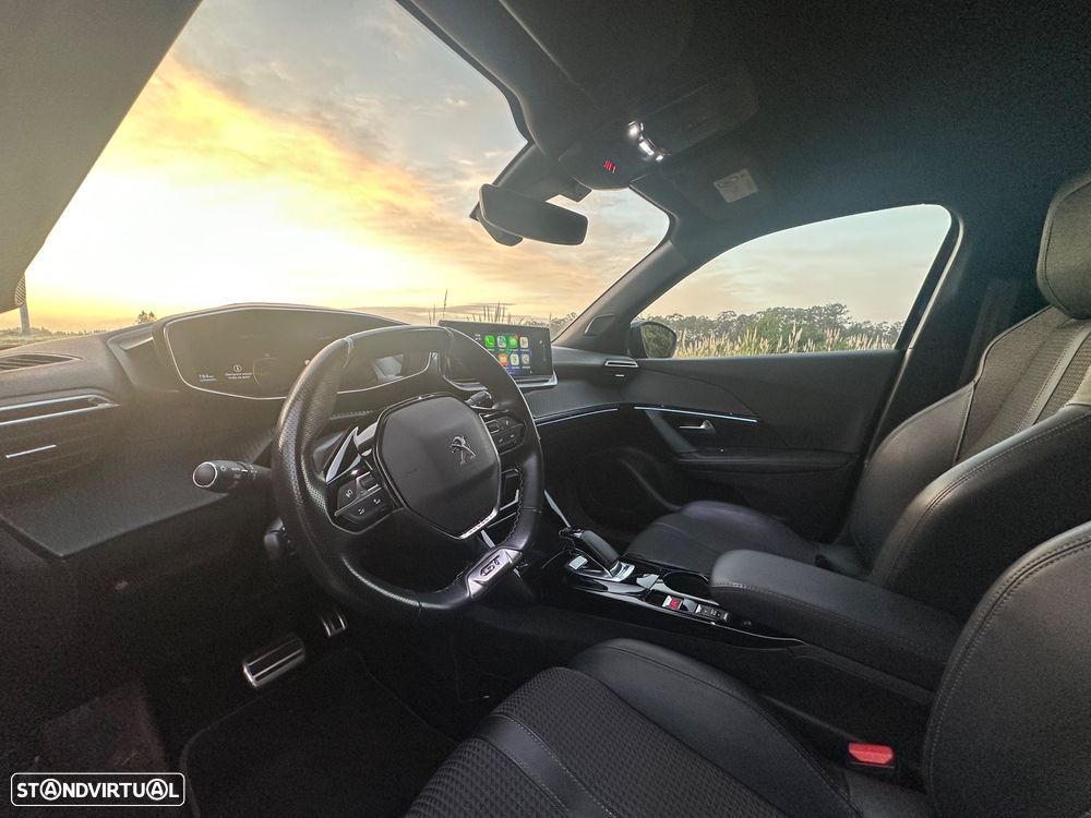 Peugeot e-2008 50 kWh GT - 17