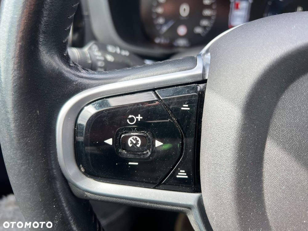 Volvo XC 60 D3 Drive-E R-Design Momentum - 32