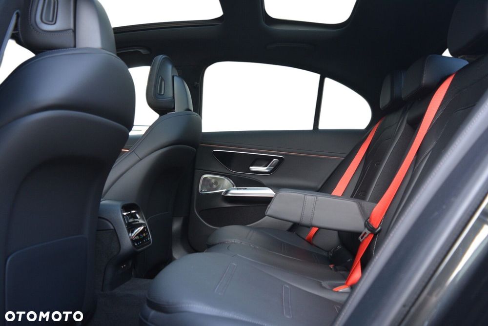 Mercedes-Benz Klasa E AMG 53 PHEV 4Matic+ 9G-Tronic TCT - 12