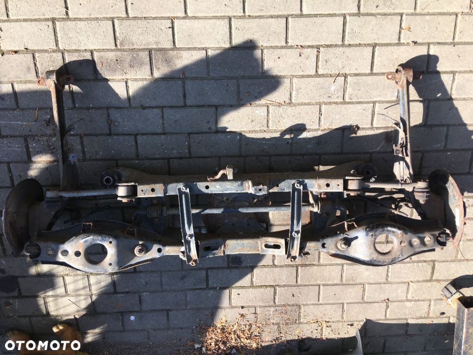 Belka tył zawieszenie Toyota Avensis T27 08- - 2