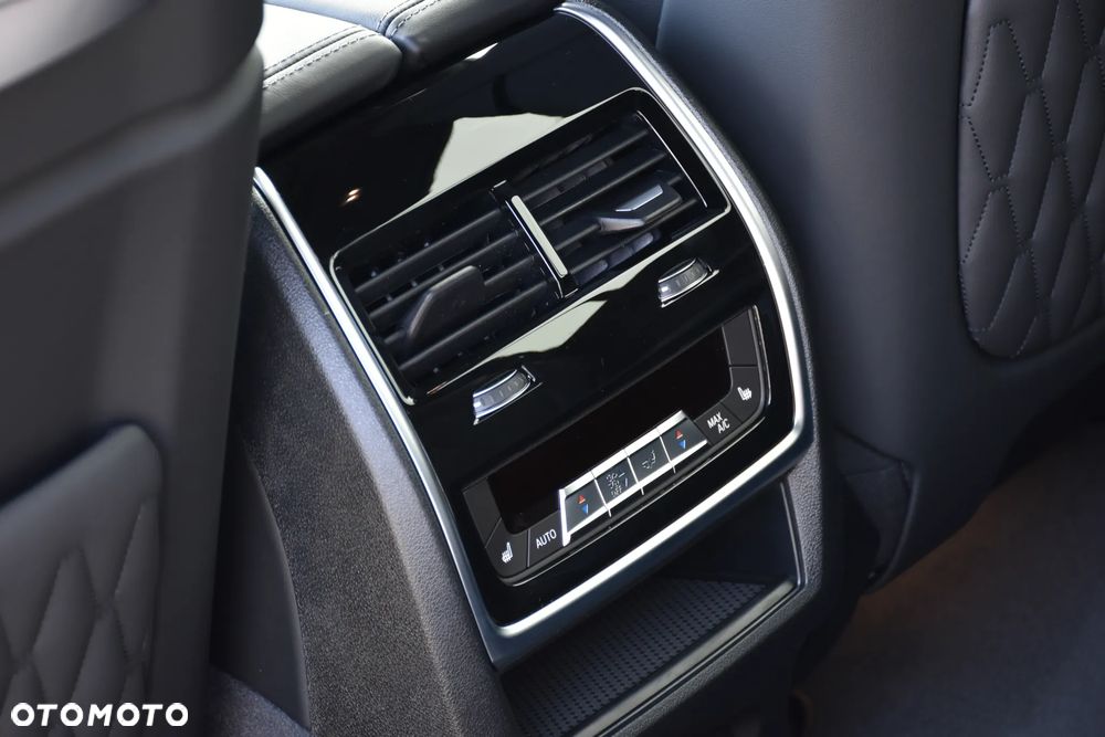 BMW X7 xDrive40d mHEV Individual Edition sport - 27