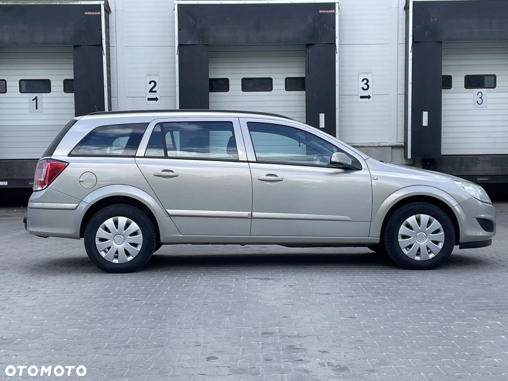 Opel Astra 1.8 Caravan - 11