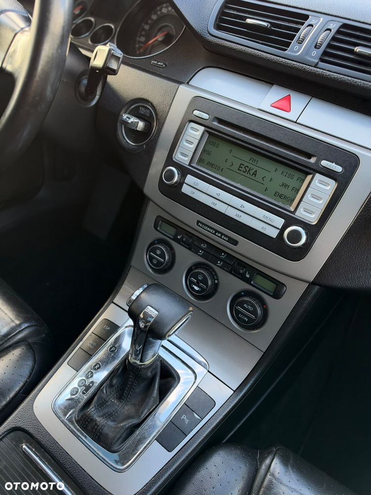 Volkswagen Passat - 25