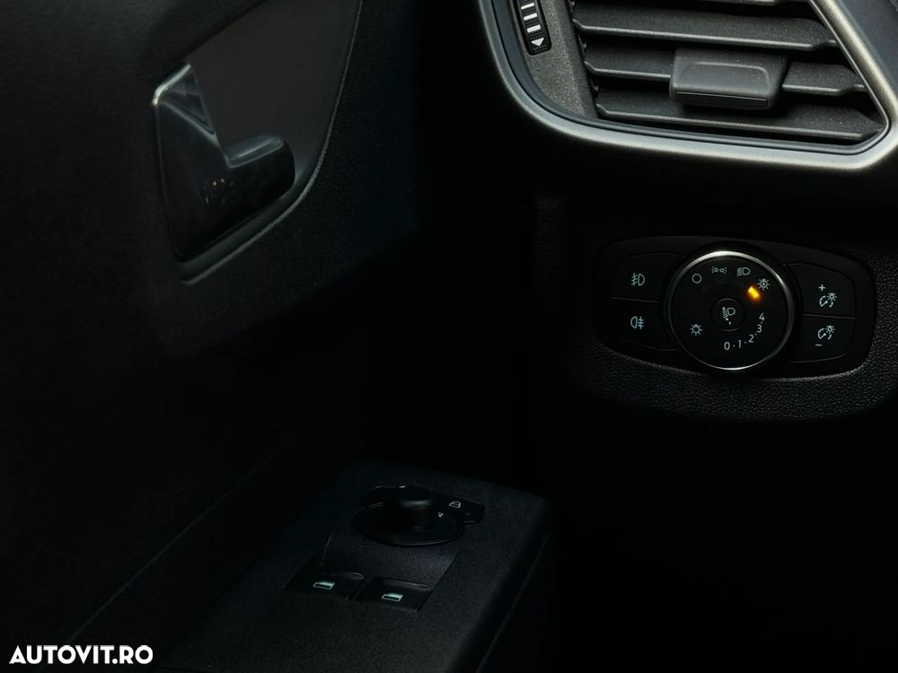 Ford Tourneo Courier 1.0 EcoBoost M6 Trend - 21