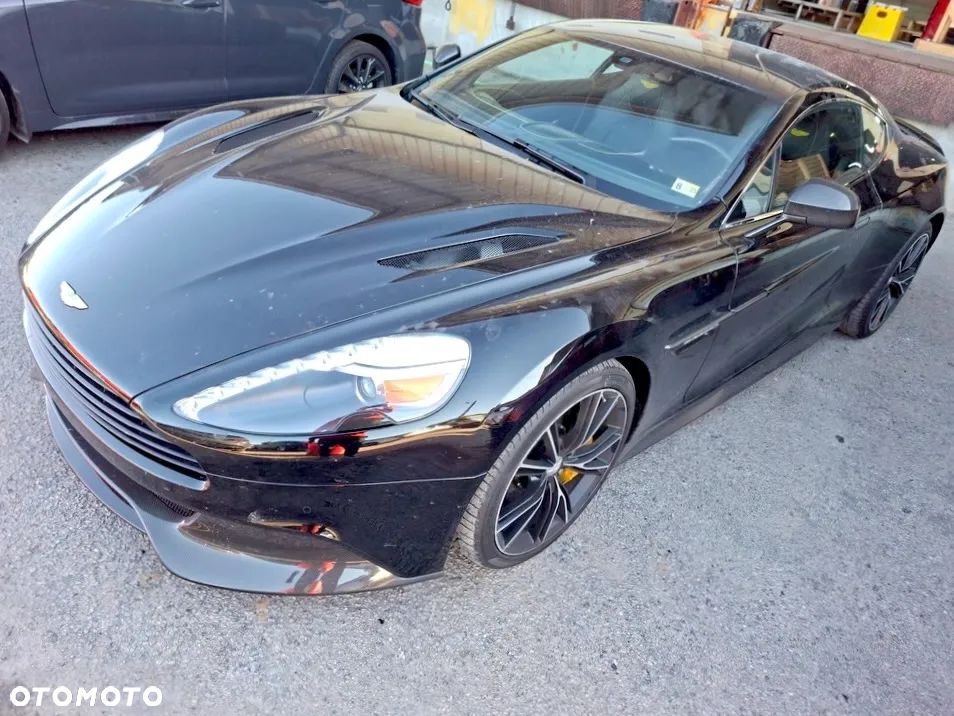 Aston Martin Vanquish Coupe - 13