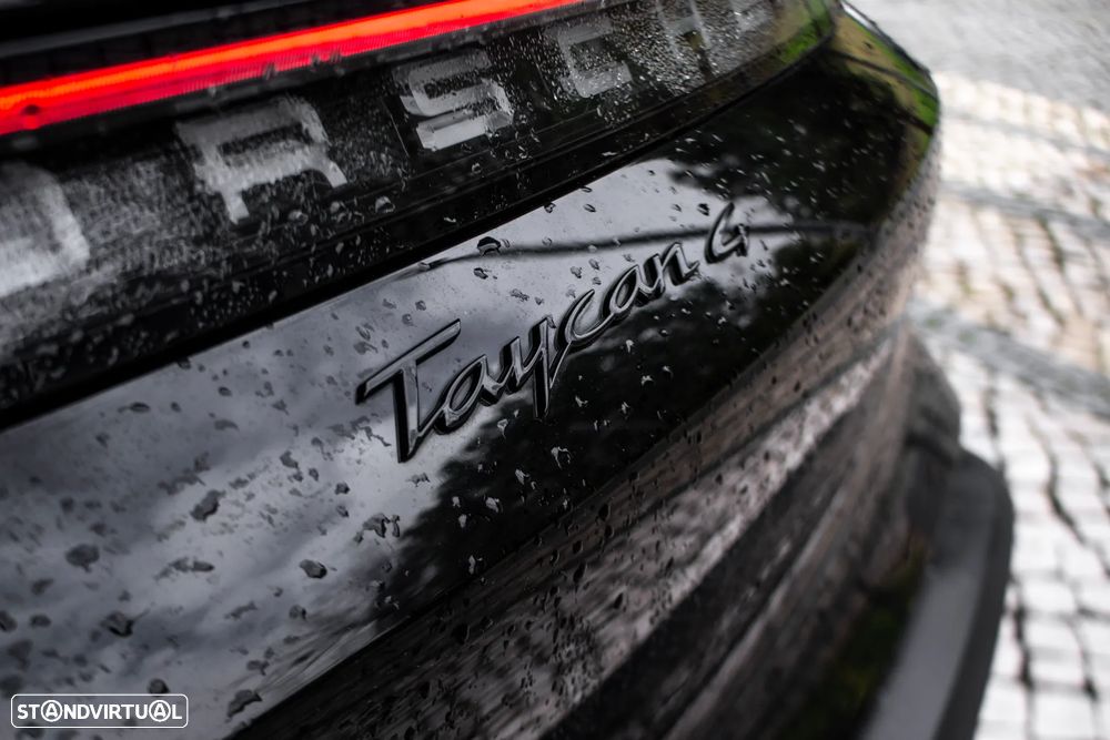 Porsche Taycan Cross Turismo 4 - 12