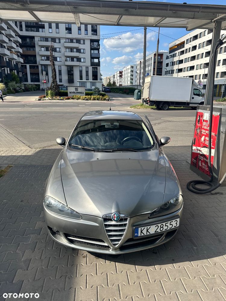 Alfa Romeo 147 1.6 Twin Spark Distinctive - 2