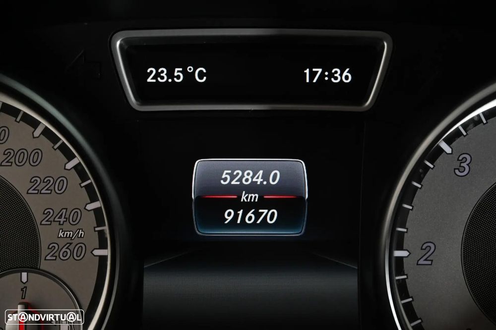 Mercedes-Benz CLA 200 d Shooting Brake AMG Line - 18