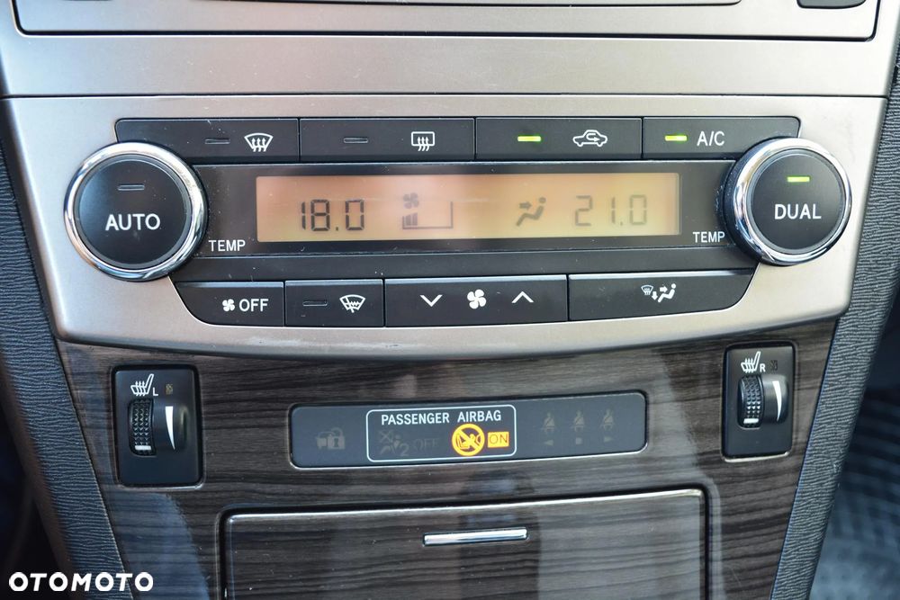 Toyota Avensis 2.2 D-CAT Premium - 22