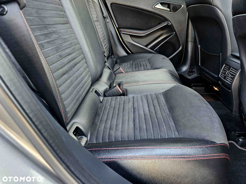 Mercedes-Benz Klasa A 250 4Matic 7G-DCT AMG Line - 21