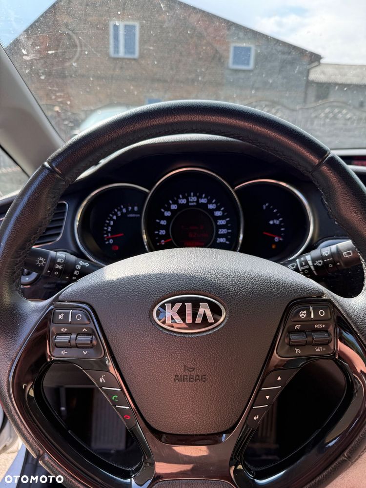 Kia Ceed - 12