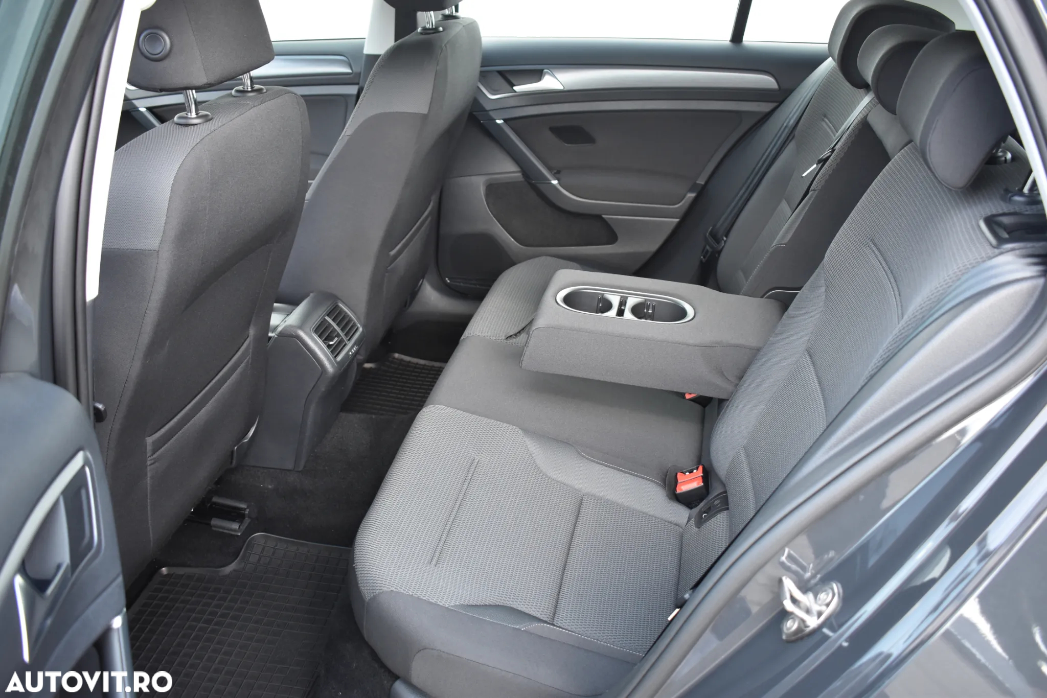 Volkswagen Golf 1.6 TDI Comfortline - 6