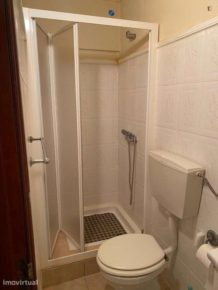 Quarto - localizado em Guarda - Grande imagem: 3/13