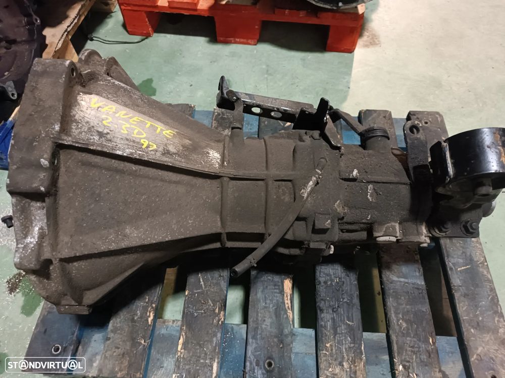 CAIXA DE VELOCIDADES NISSAN VANETTE 2.3D LD23 - 1