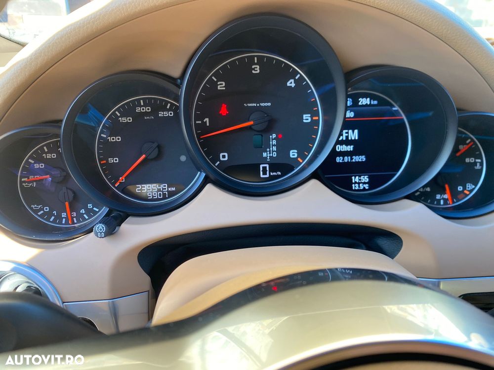 Porsche Cayenne 3.0 L - 7