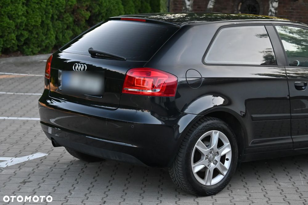 Audi A3 3-drzwiowe 1.6 Attraction - 11