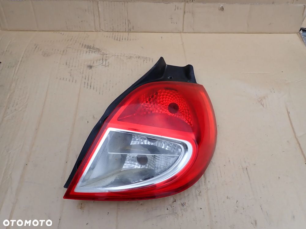 RENAULT CLIO III LIFT LAMPA PRAWY TYŁ - 1