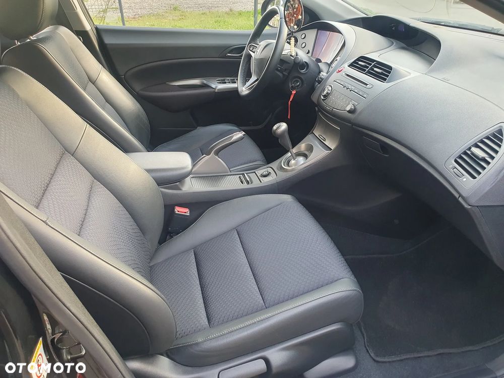 Honda Civic 1.4 i-VTEC Comfort Black Edition - 9