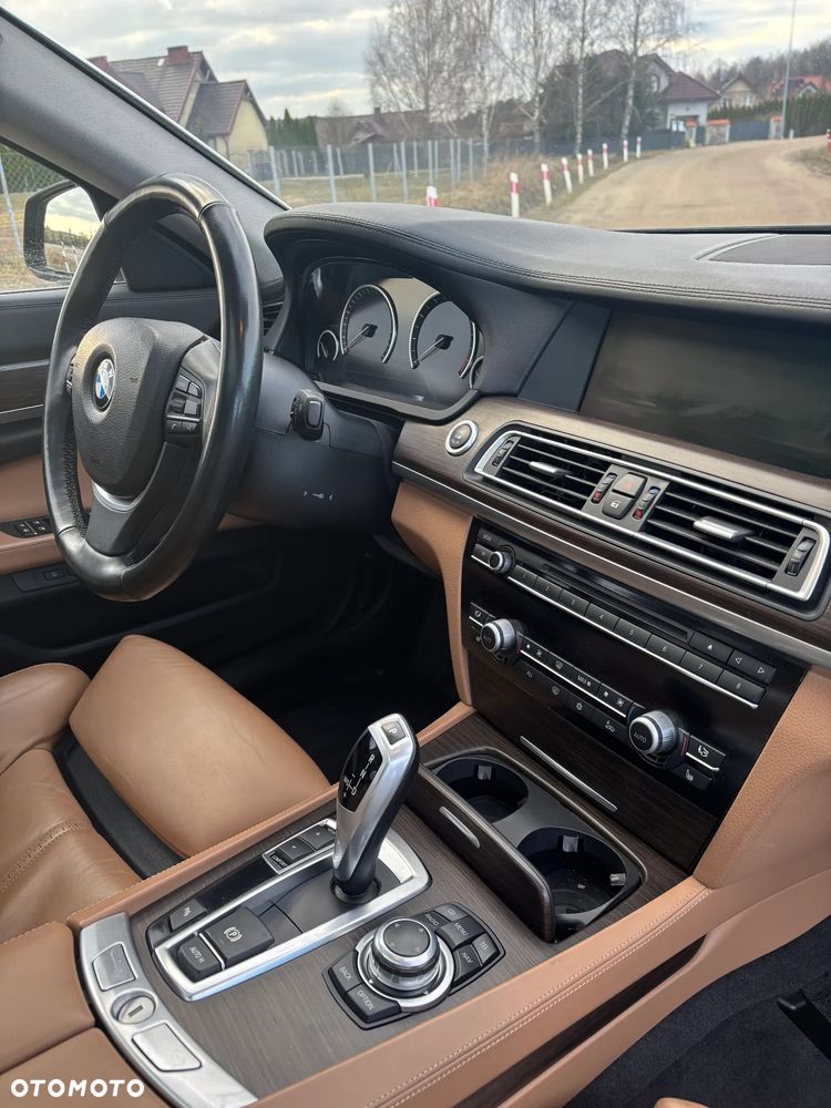 BMW Seria 7 - 26