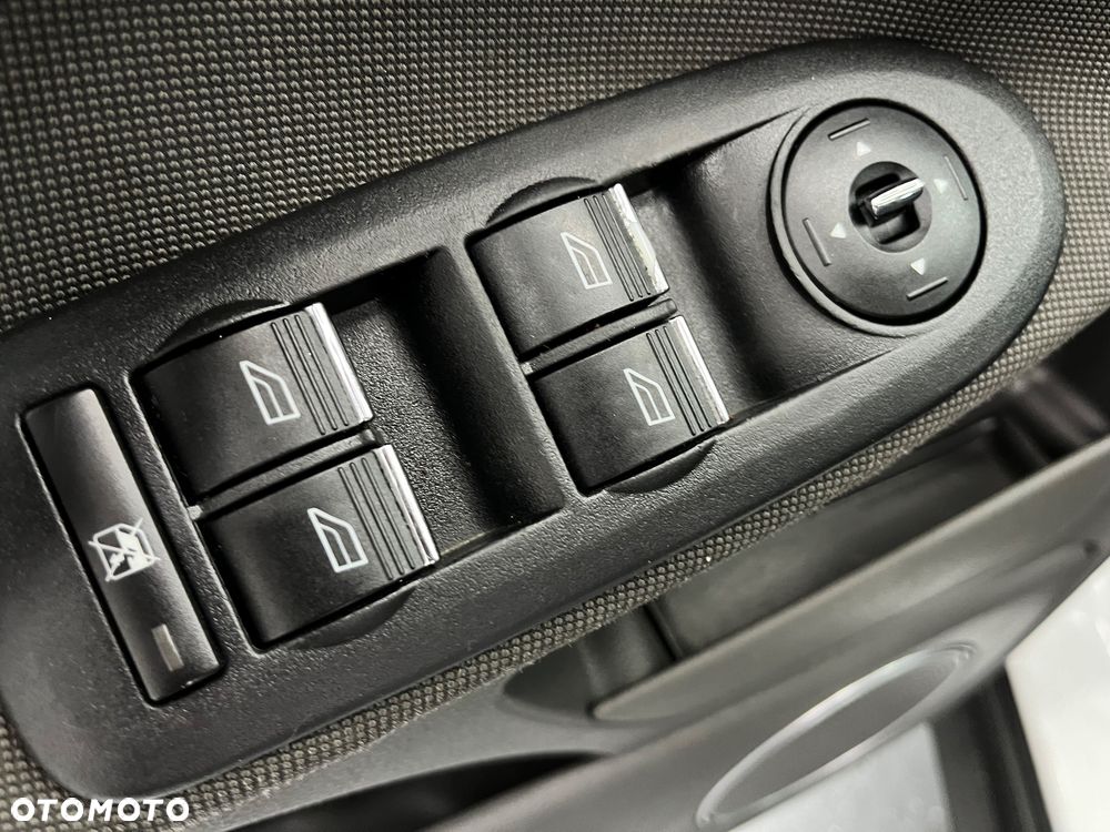 Ford Kuga - 24