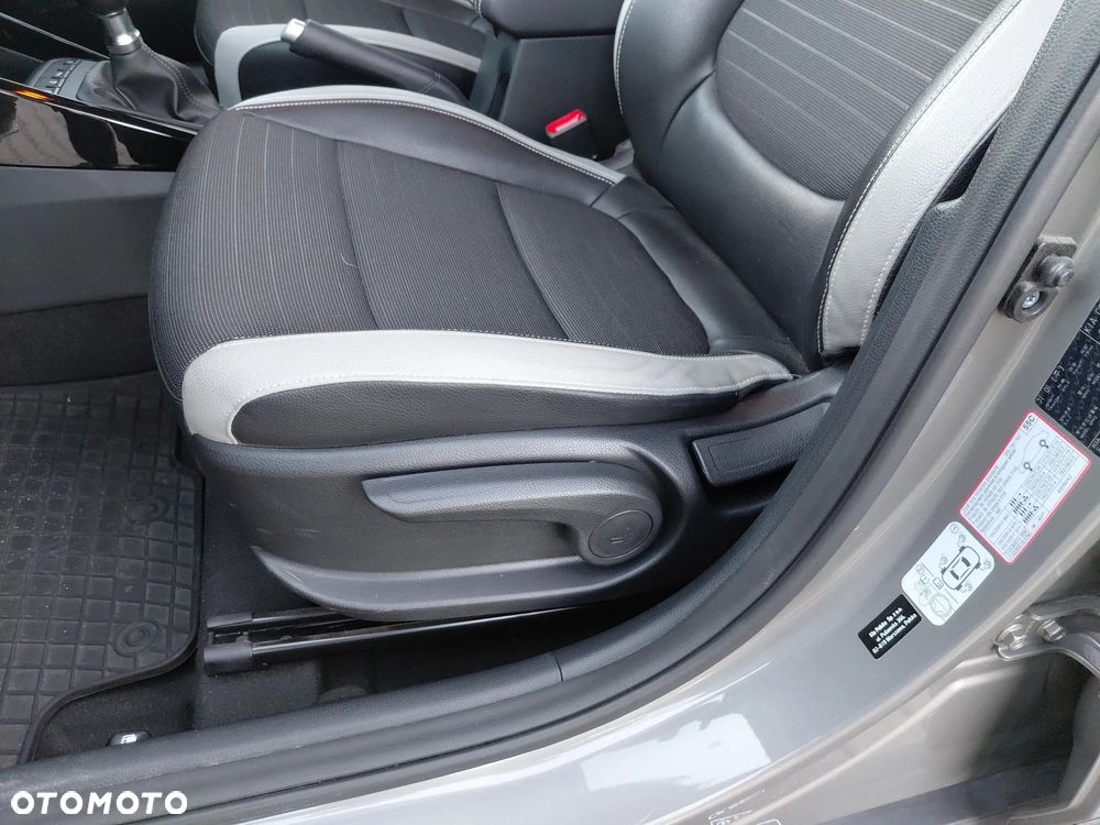 Kia Stonic 1.2 L - 12