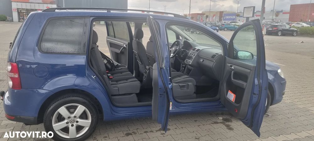 Volkswagen Touran - 4