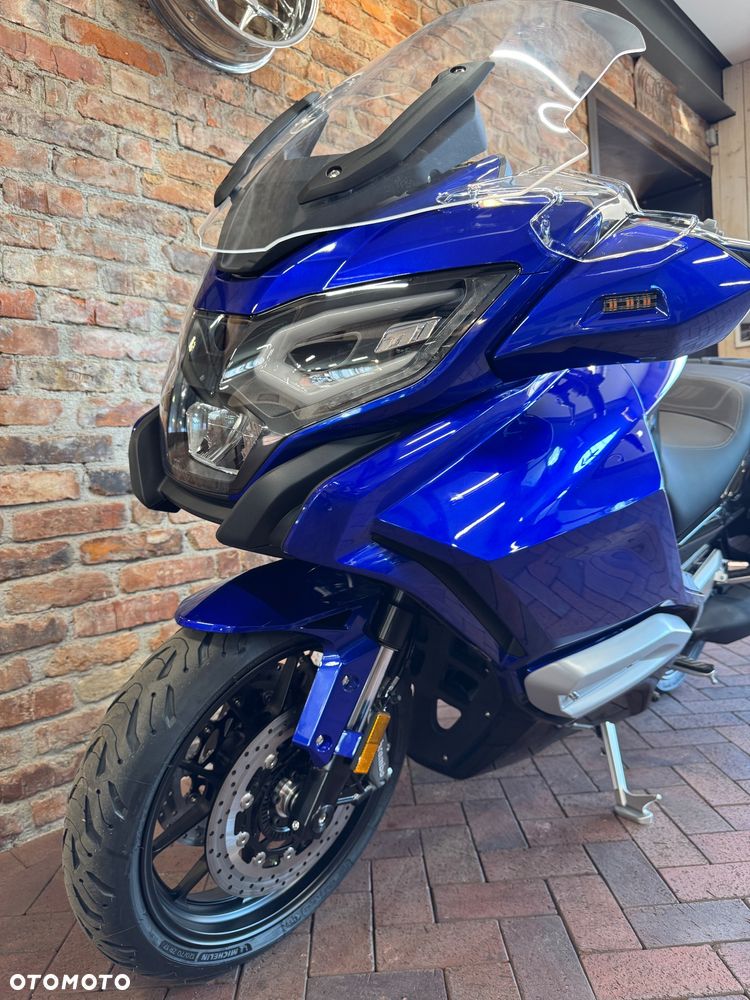 Jawa 750 Touring - 22