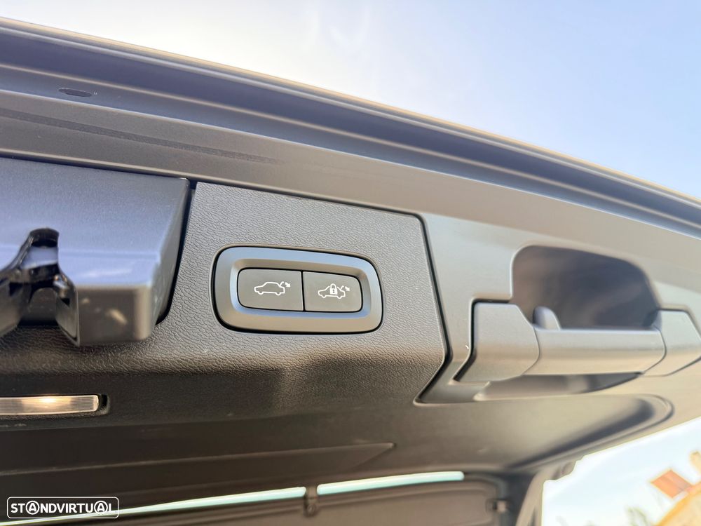 Volvo XC 60 2.0 T6 PHEV R-Design Expression AWD - 55