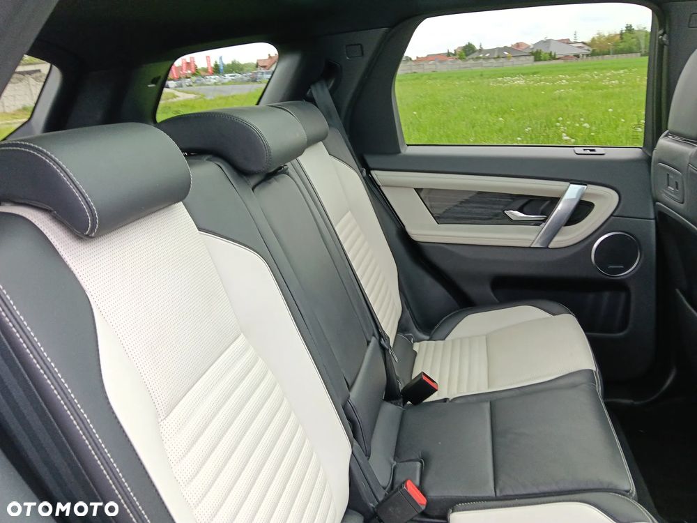 Land Rover Discovery Sport P300e R-Dynamic - 11