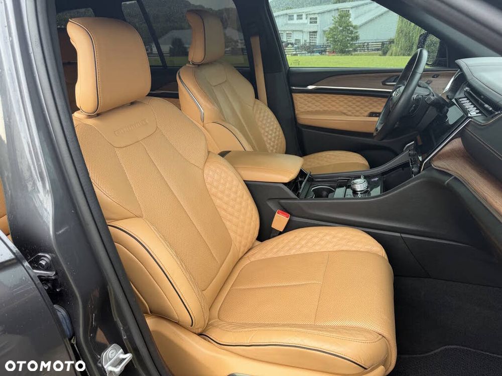 Jeep Grand Cherokee - 29