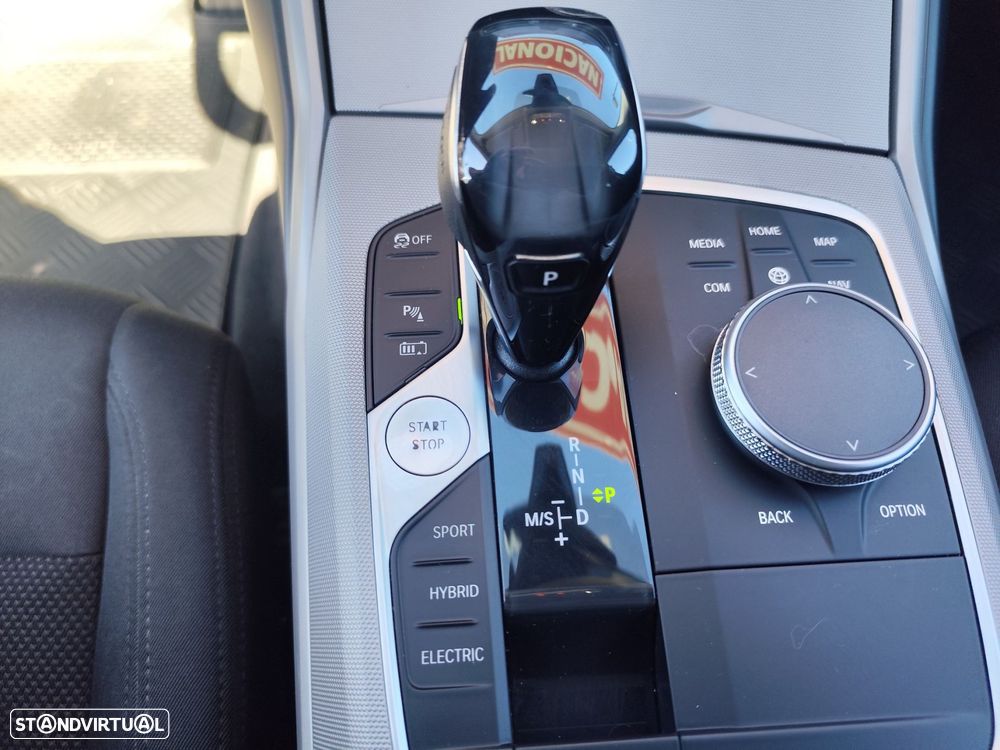 BMW 330 e Touring Auto - 28