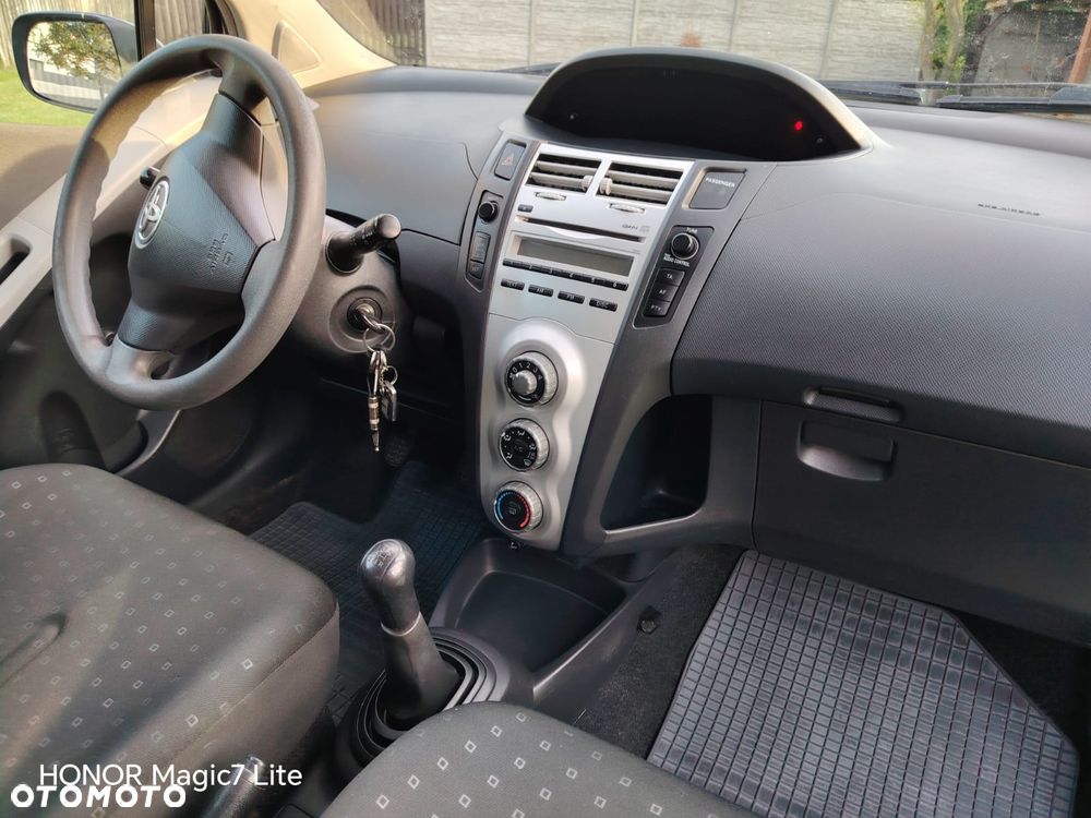 Toyota Yaris 1.3 Luna Gold - 8