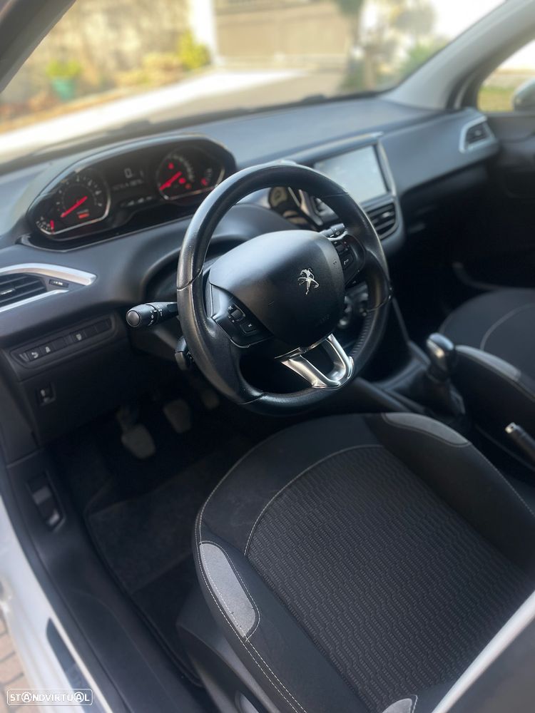 Peugeot 208 ver-1-2-puretech-style - 10