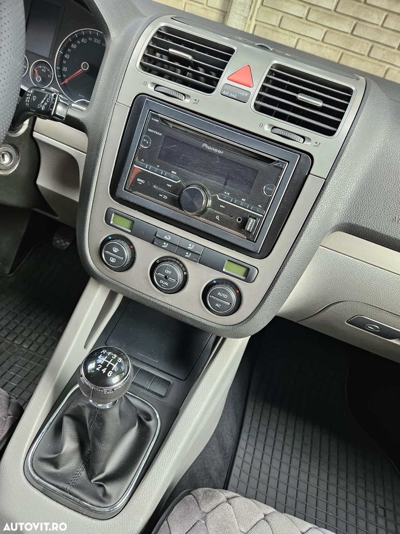 Volkswagen Golf - 8