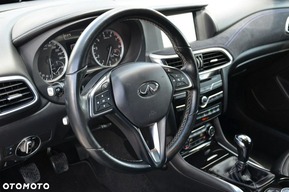 Infiniti Q30 - 8
