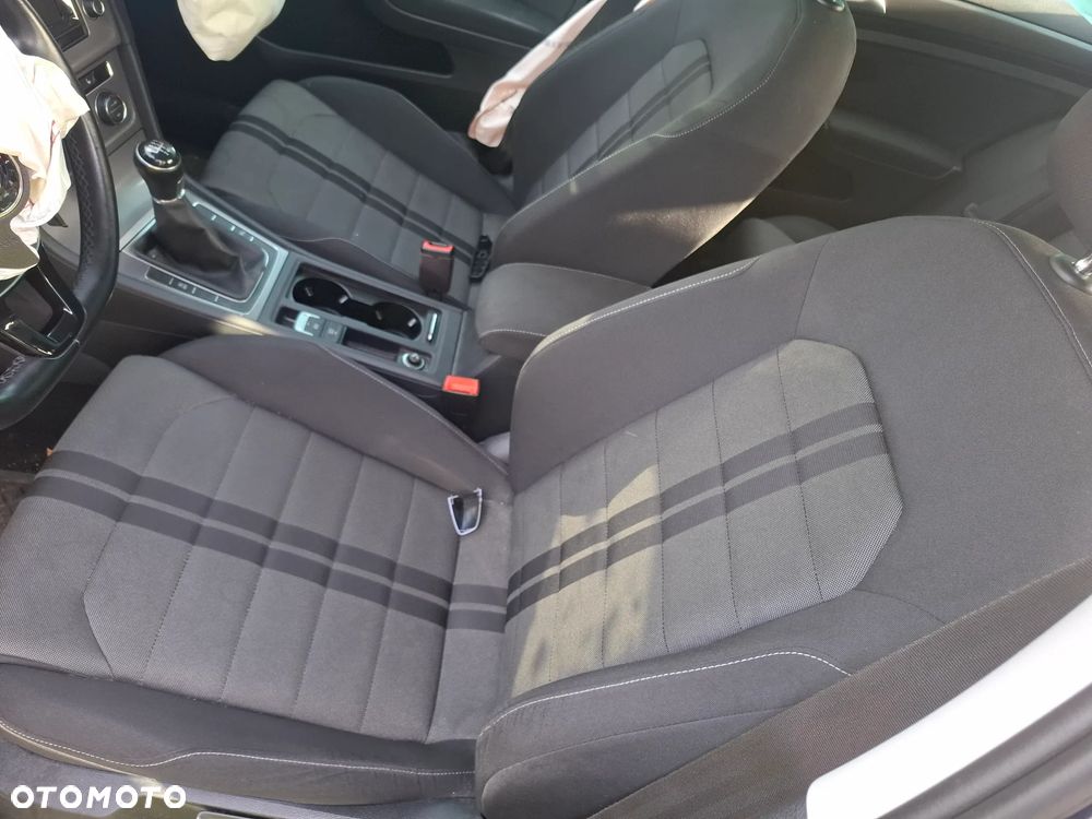 Volkswagen Golf - 10