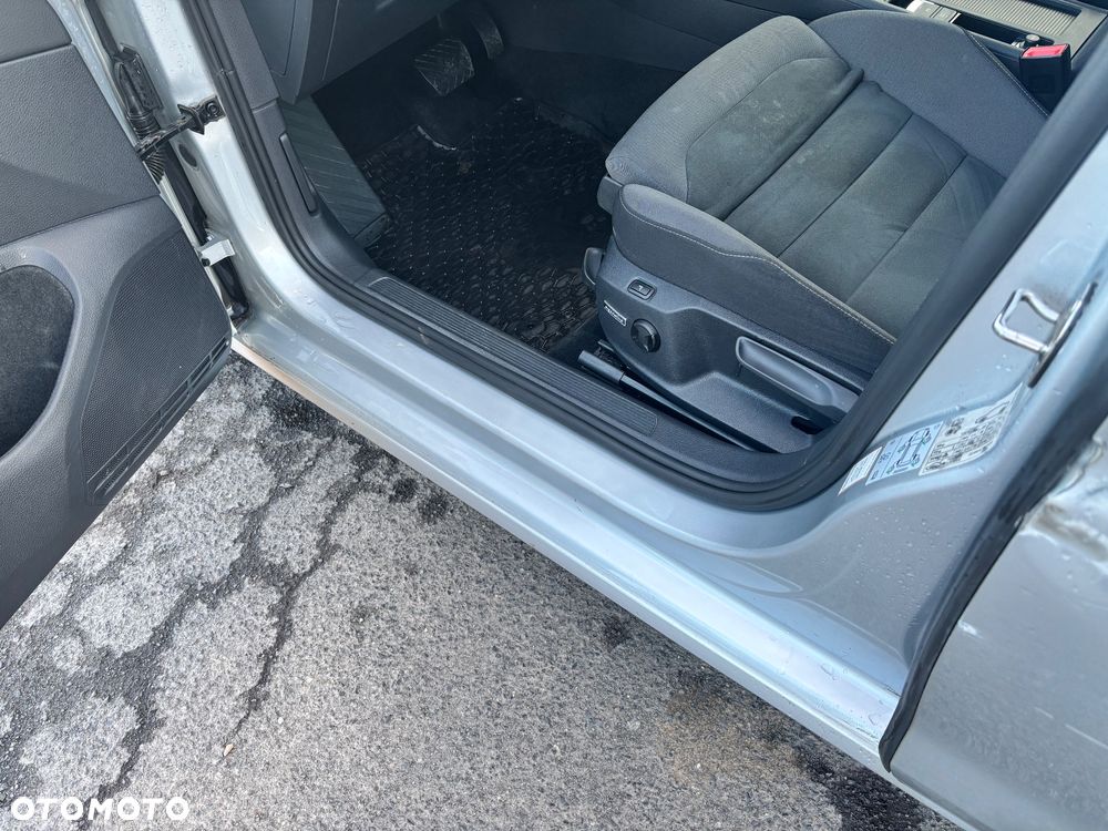 Volkswagen Golf 2.0 TDI SCR DSG Highline - 17