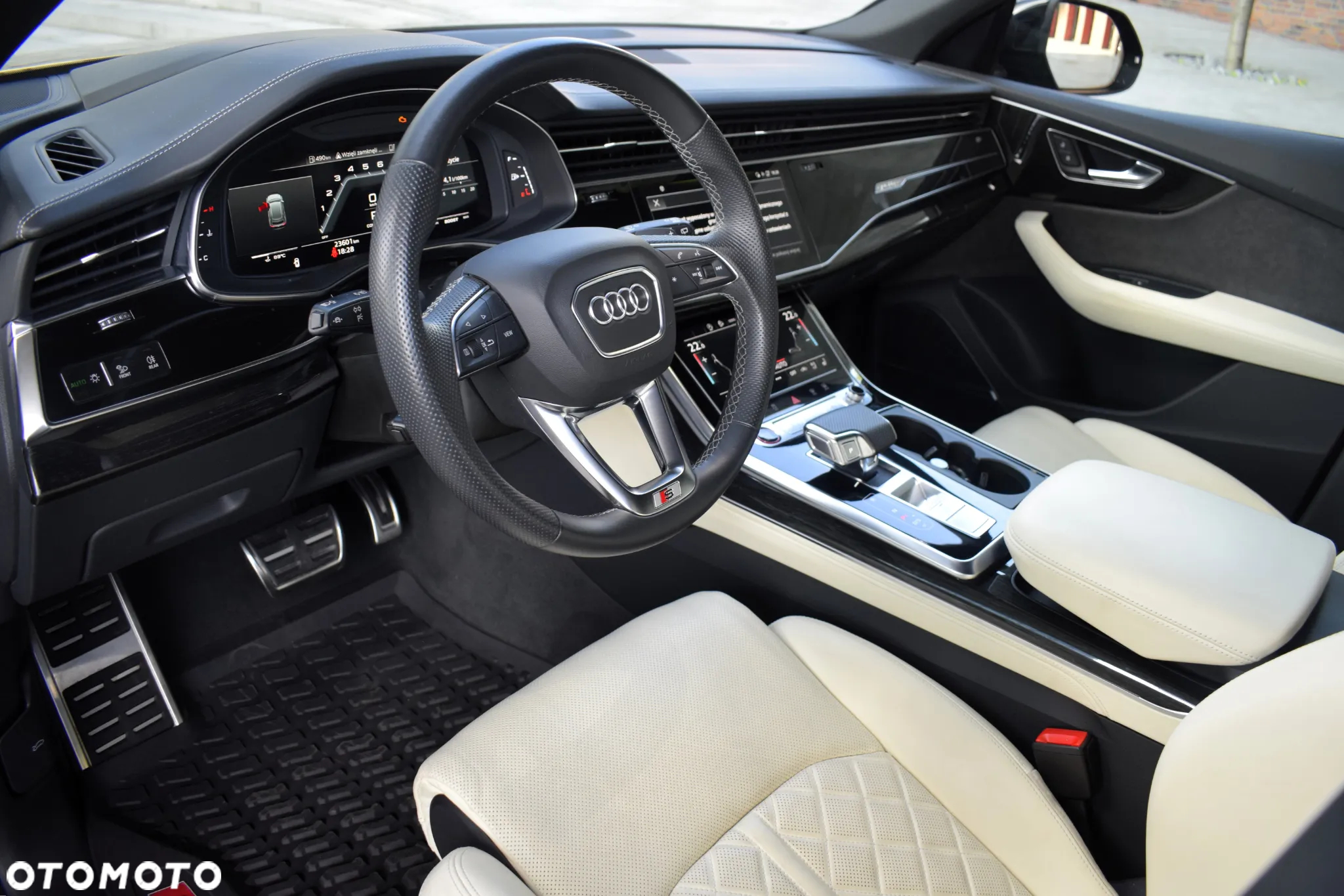 Audi SQ8 - 12
