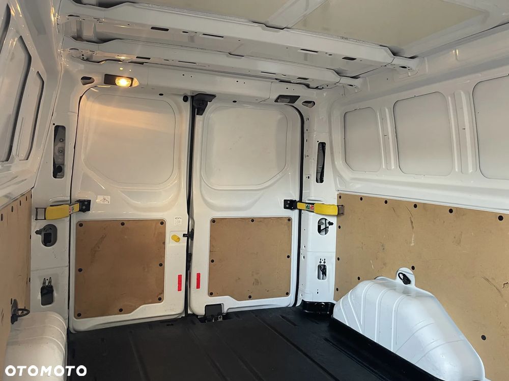 Ford Custom L2H1 - 10