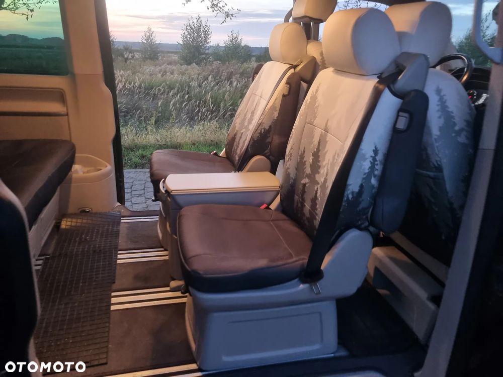 Volkswagen Multivan - 10