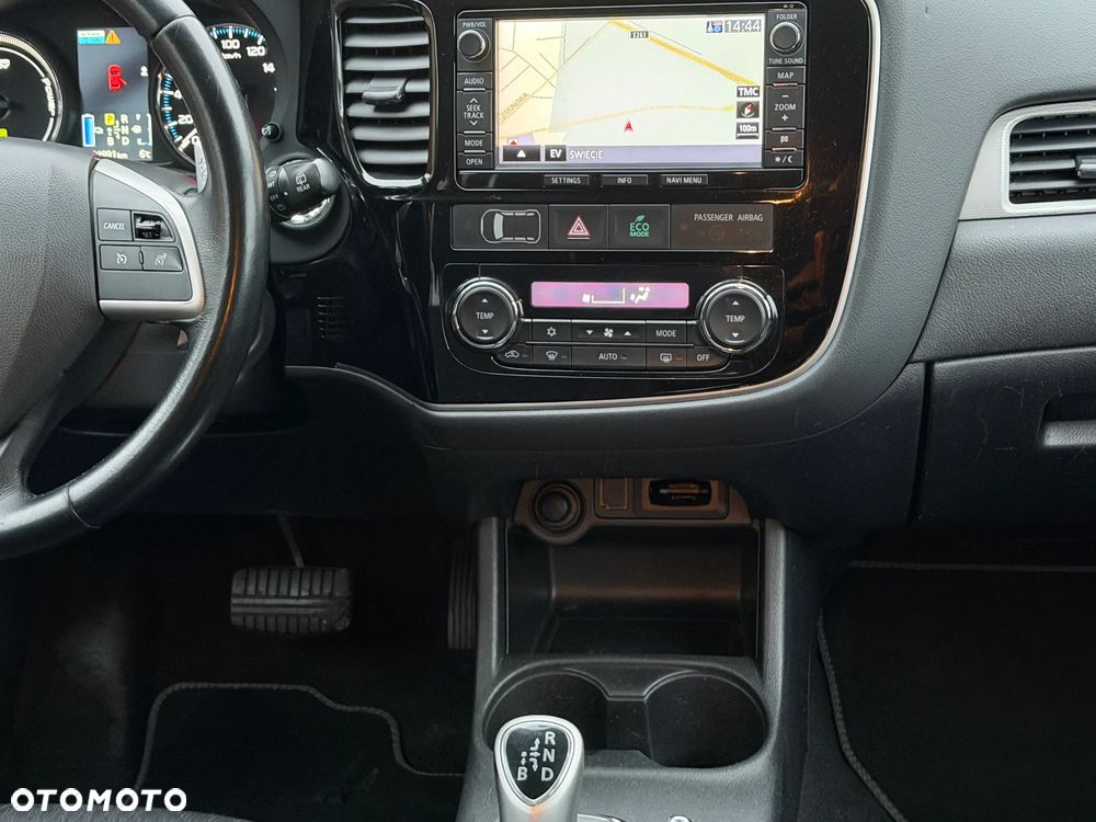 Mitsubishi Outlander 2.0 4WD - 28