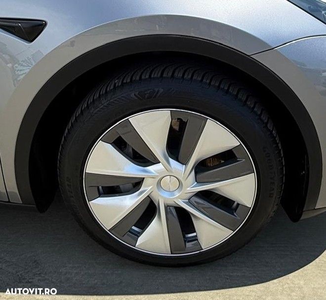 Tesla Model Y Long Range AWD - 10