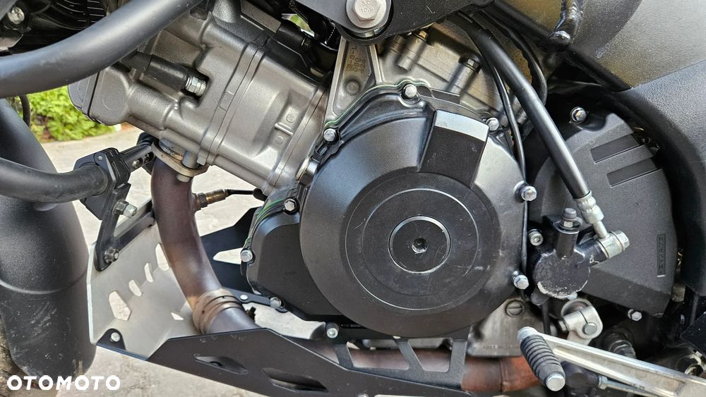Suzuki V-STROM - 16