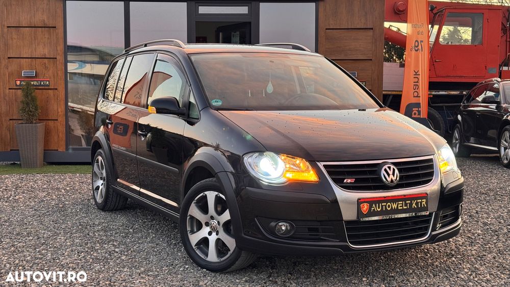Volkswagen Touran 2.0 TDI DPF DSG Cross - 2