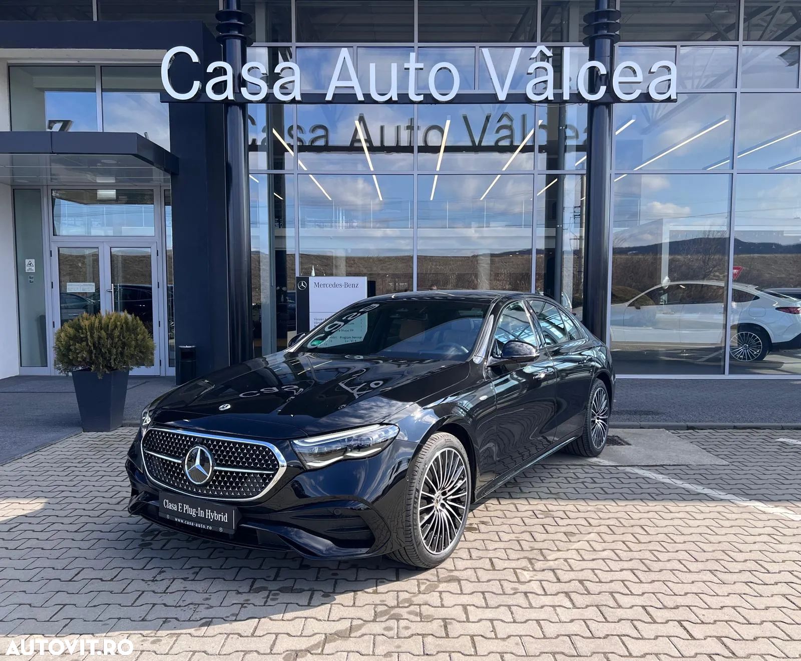 Mercedes-Benz E 300 4MATIC Aut. - 1