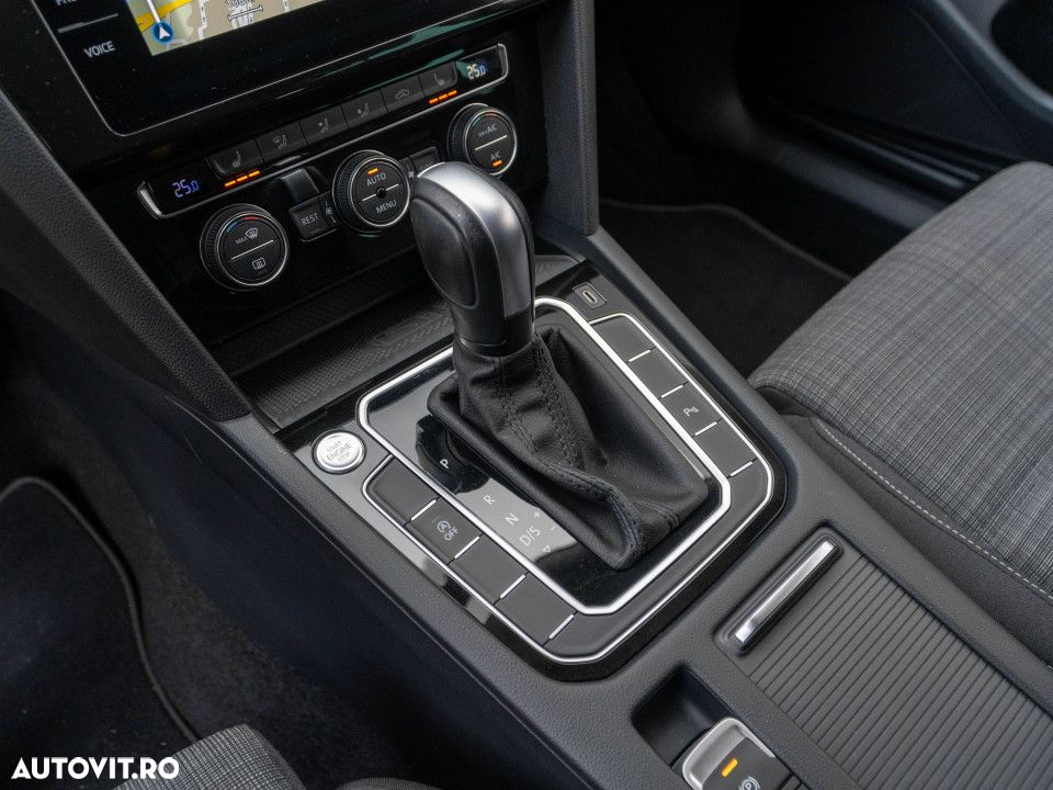 Volkswagen Passat - 28