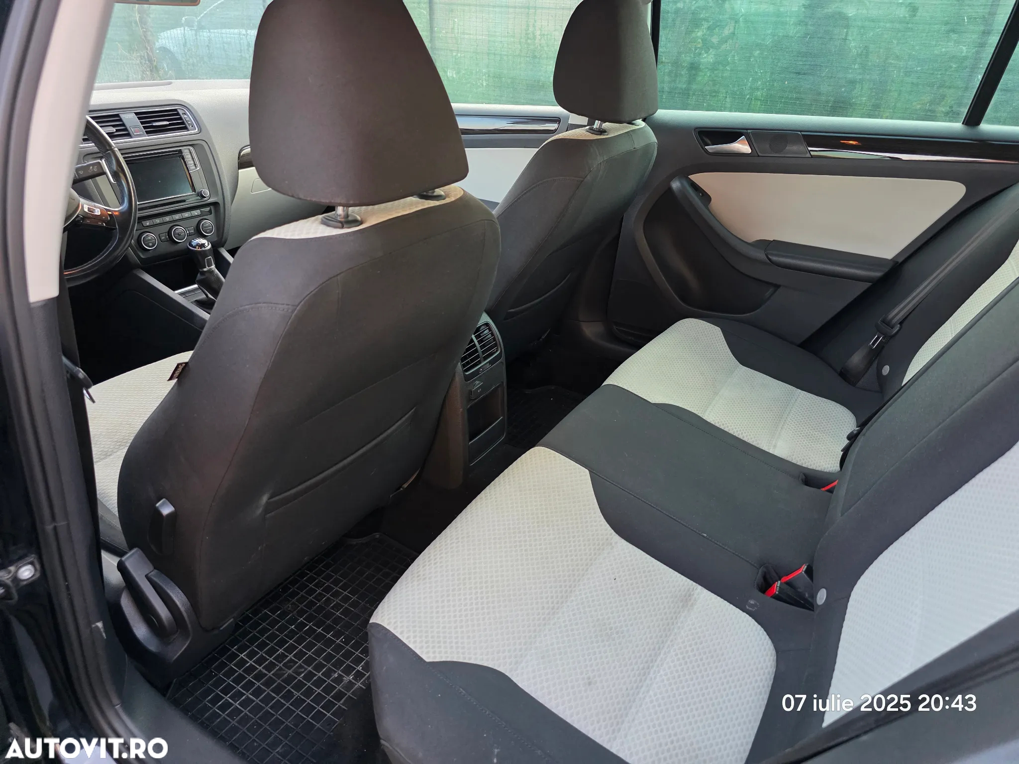 Volkswagen Jetta 2.0 TDI Comfortline - 9