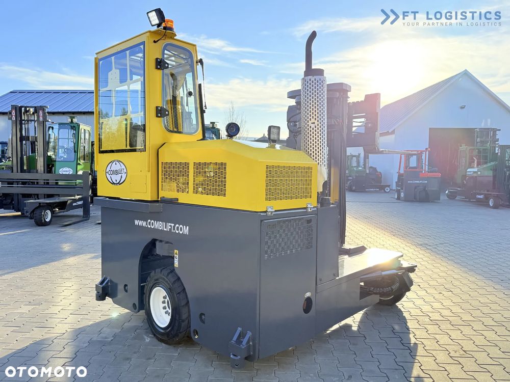 Combilift WÓZEK CZTEROKIERUNKOWY - WIELOKIERUNKOWY / C3000 / GAS / TRIPLEX 4900MM / WOLNY SKOK / POZYCJONER WIDEŁ / PEŁNA KABINA / STAN IDEALNY / Szeroka oferta wózków czterokierunkowych i bocznych, dopasowanych do różnorodnych potrzeb i zastosowań - 28